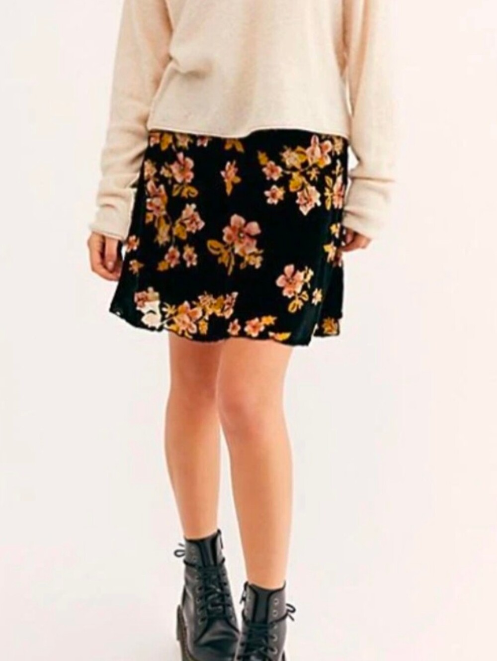 Free People Margaux Velvet Mini Skirt Black burnout flowers fall gothic, size 2